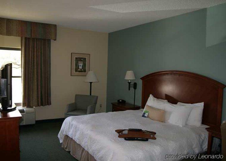 Hampton Inn San Antonio Stone Oak Room photo